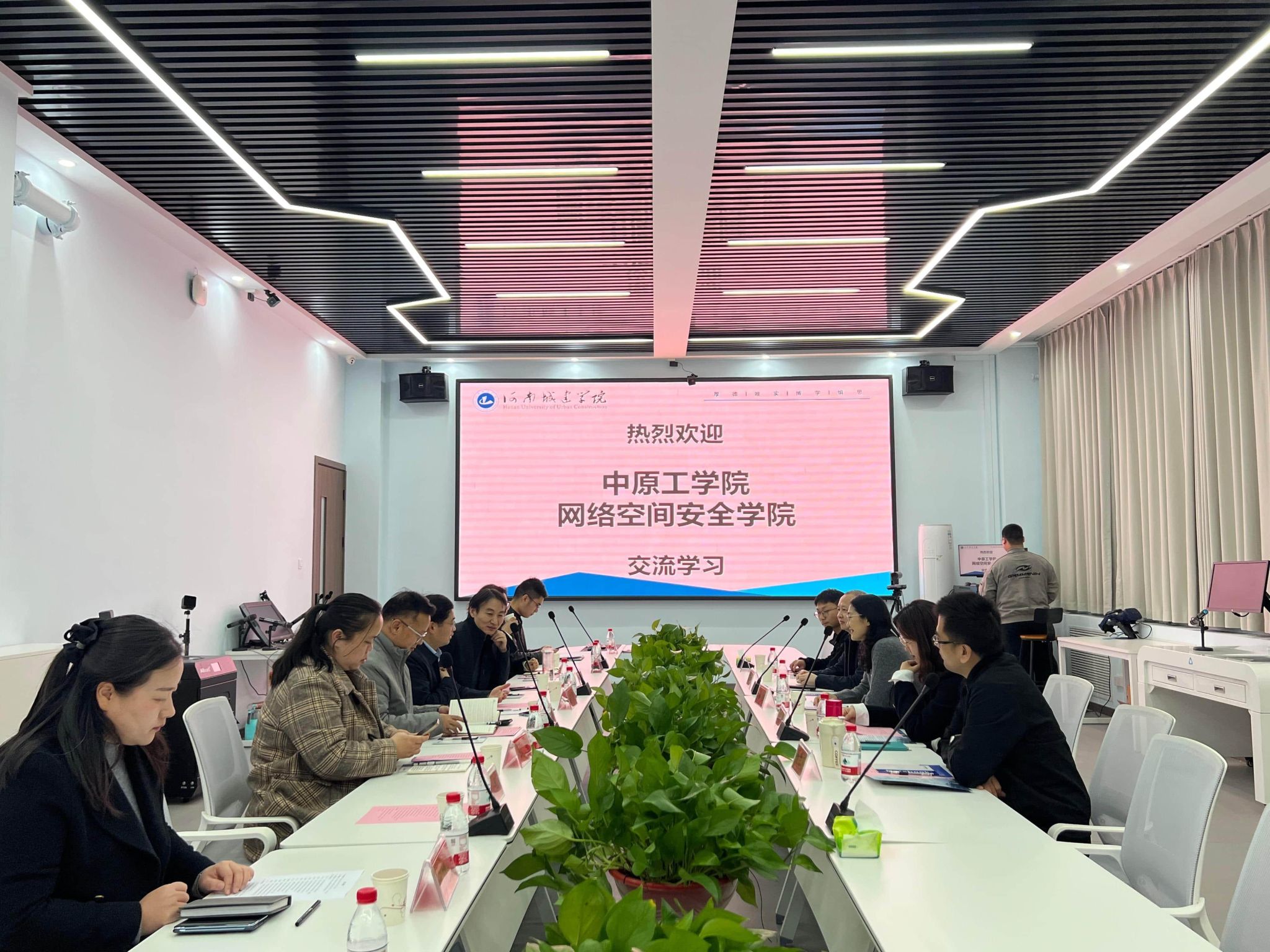 ok138cn太阳集团529赴河南城建学院开展交流与招生宣讲活动